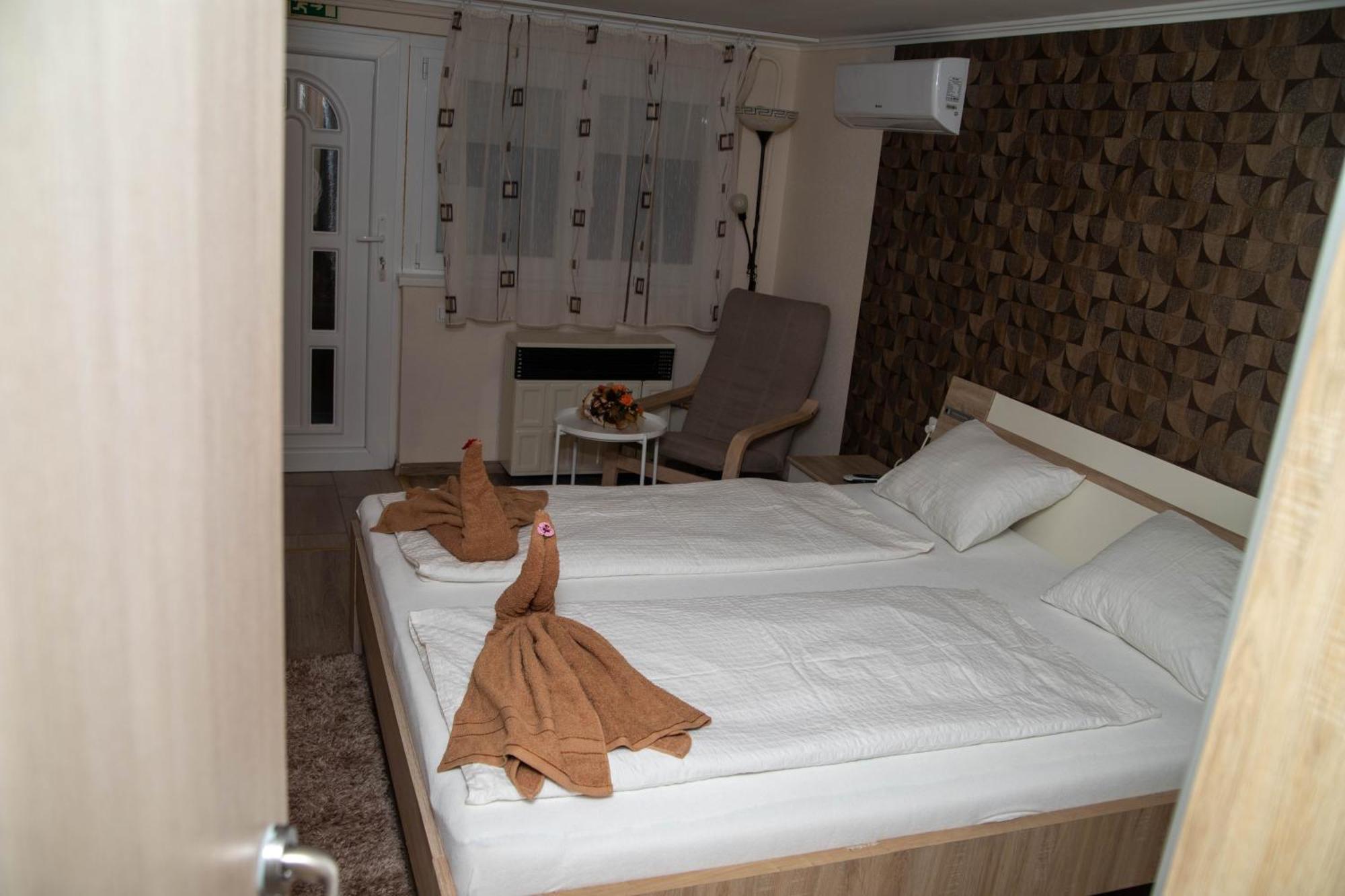 Boroka Vendeghaz Turkeve Hotel Ngoại thất bức ảnh